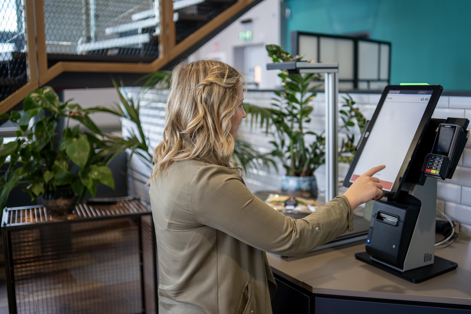 Ire Com Customer Ordering Self Checkout Till (1)